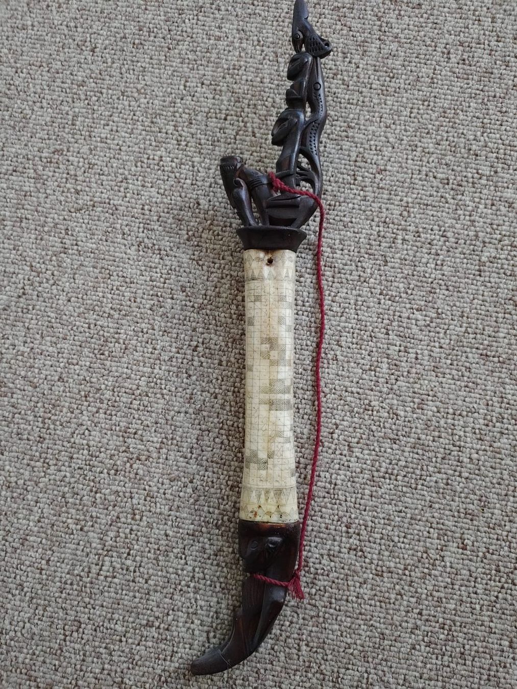 Altre raccolte & rarità: Keris Griff Indonesien Batak/ Sumatra mit Knochenbehälter – Usato da Luzern venduto da inf_c7r2