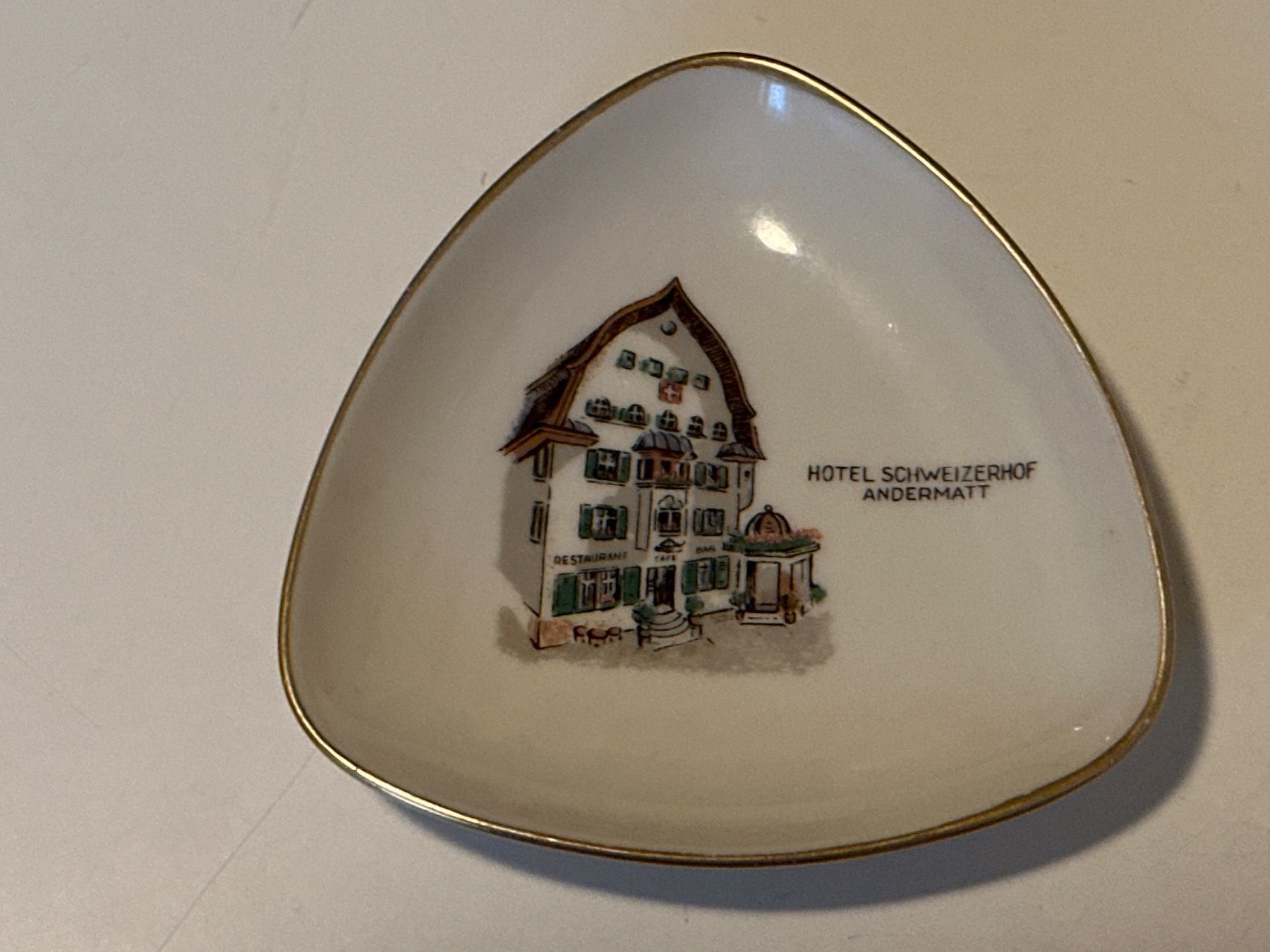 Servierplatten: Kleines Langenthal-Plättchen. Hotel Schweizerhof Andermatt – Gebraucht aus Zürich von Chaeffeler
