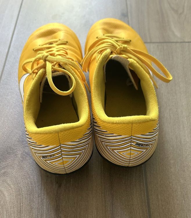 Nike Herrenschuhe: NIKE Fussballschuhe «Jr. Vapor 12 Academy GS», gelb, Gr. 38, – Gebraucht aus Laufen von Gwitterchischte 2