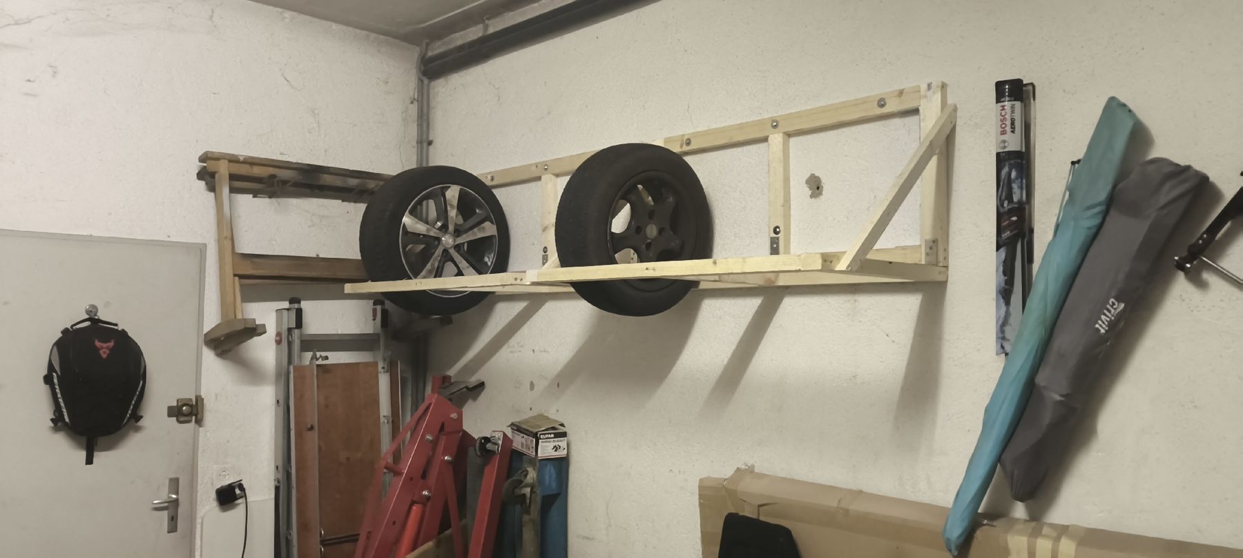 Altro in Decorazioni & Accessori: Rangements pour roues/pneus suspendu – Usato da Les Reussilles venduto da julien123 2