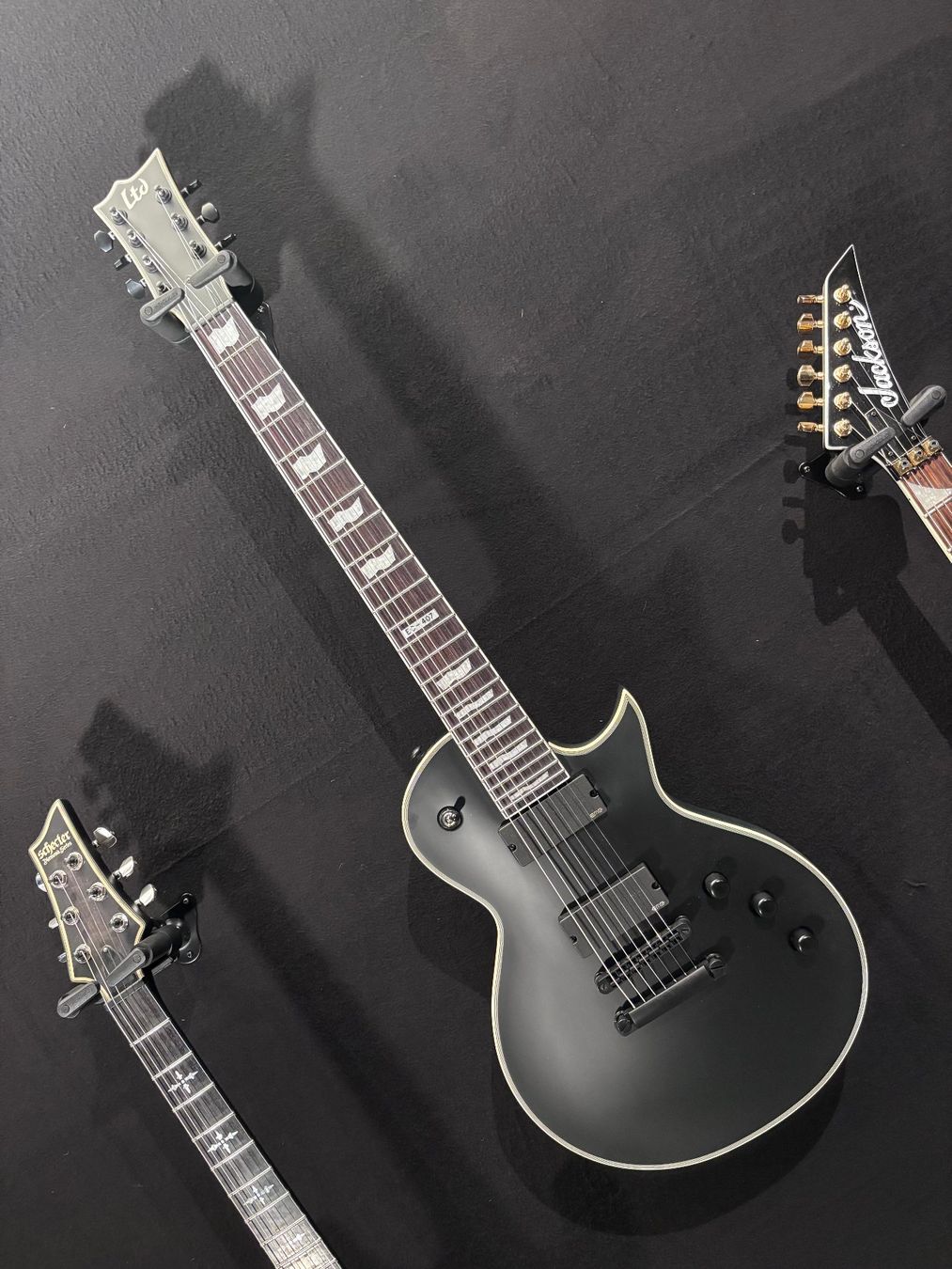 Esp Strumenti musicali: ESP LTD EC-407 BLKS Black Satin 7-String E-Gitarre – Nuovo e nell'imballaggio originale da Kaiserstuhl AG venduto da GTM-Kaiserstuhl