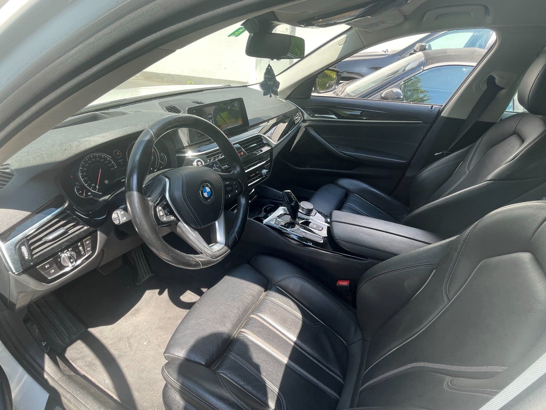 BMW Automobili: BMW 530d Touring xDrive Steptronic – Usato da Stäfa venduto da automoor 5