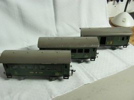 Guterhaltene 3 Buco 2  Personen und1 Postwagen Spur 0 Blech