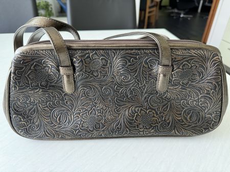 Kleine, schicke Handtasche, gold schwarz gemustert