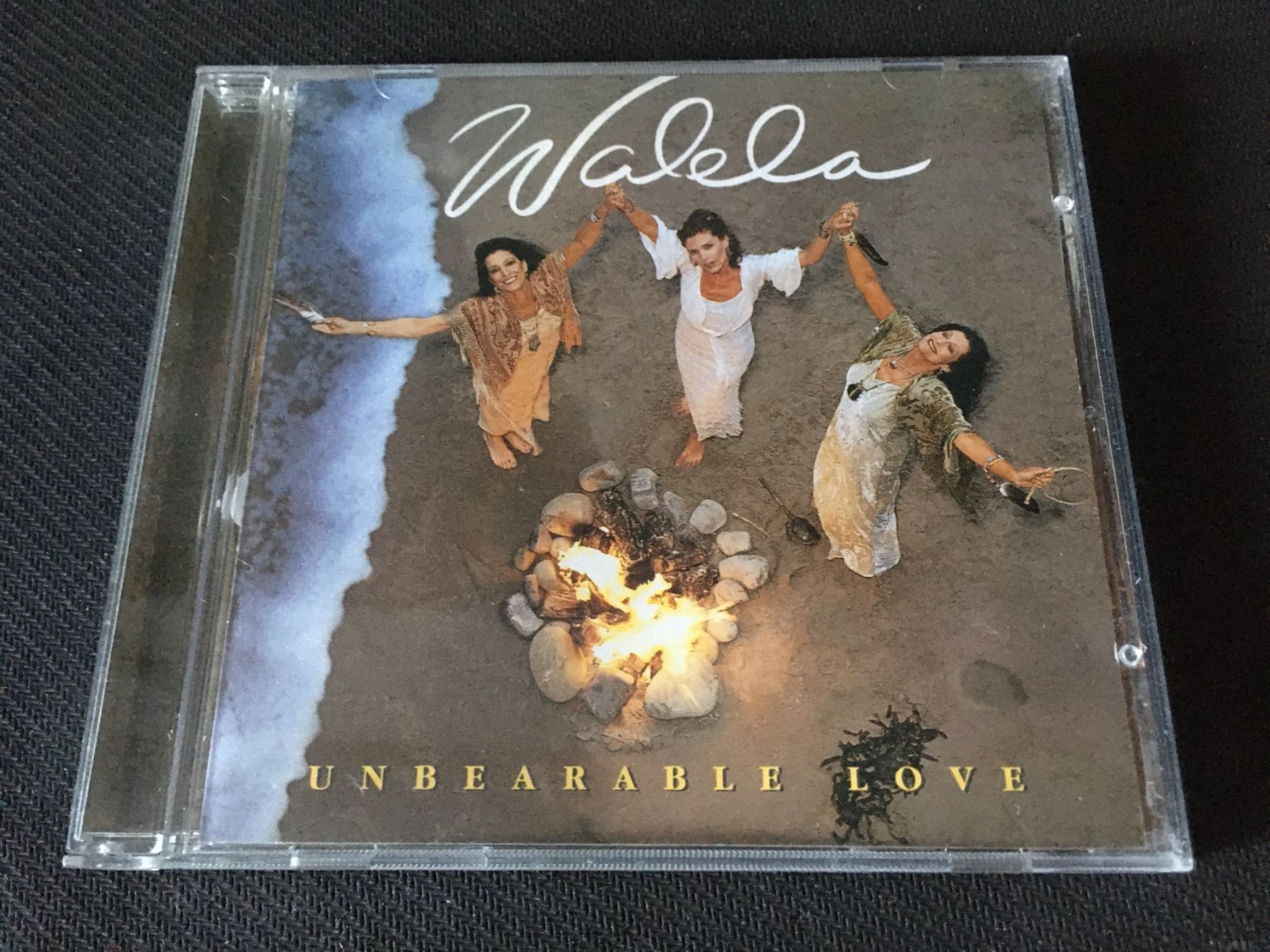 CD: Walela – Unbearable Love -CD- – Usato da St.Gallen venduto da MedienJoe