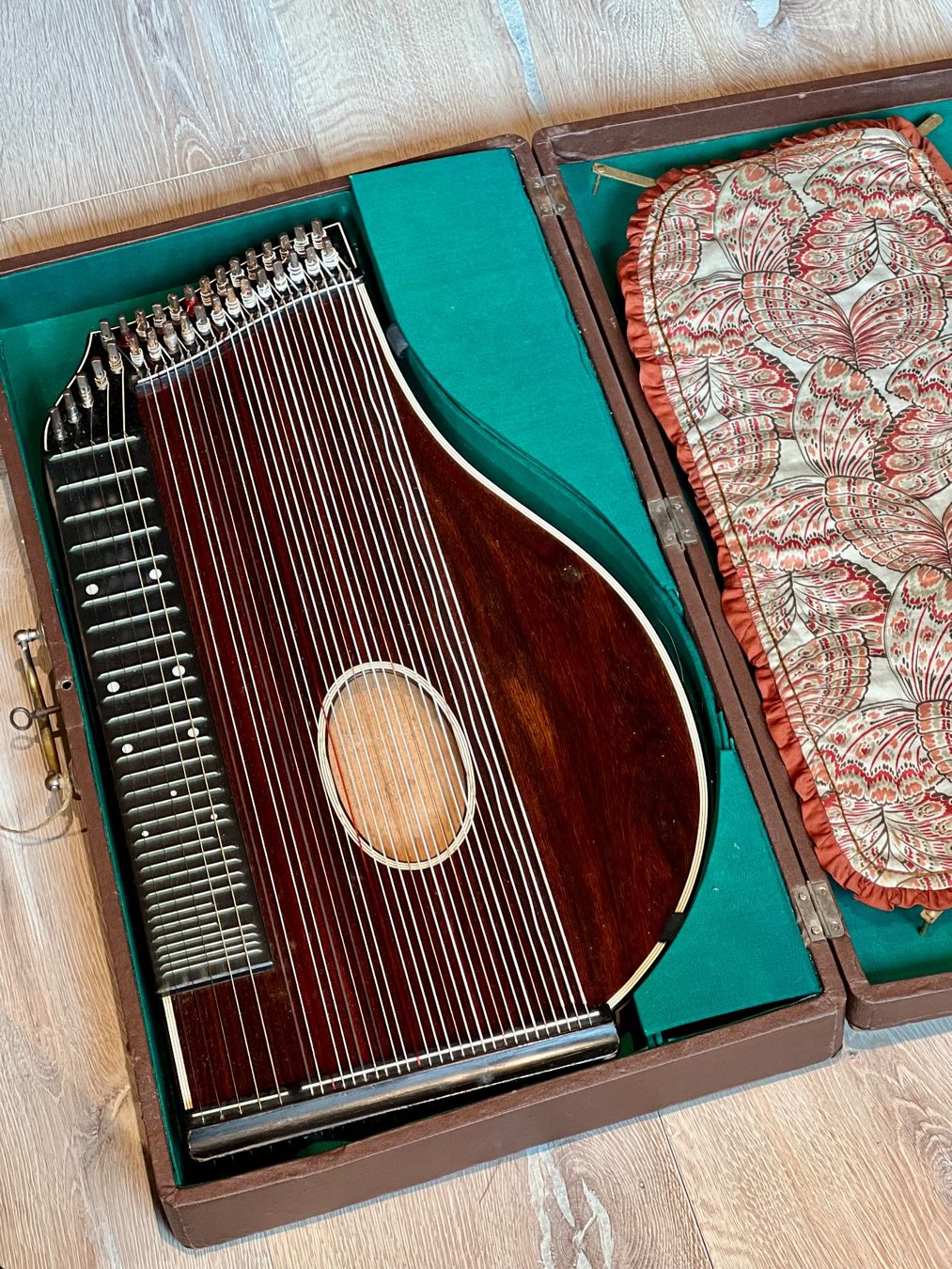 Musikinstrumente: Schöne antike Zither mit intaktem Koffer – Gebraucht aus Baar von Rmedicus 3