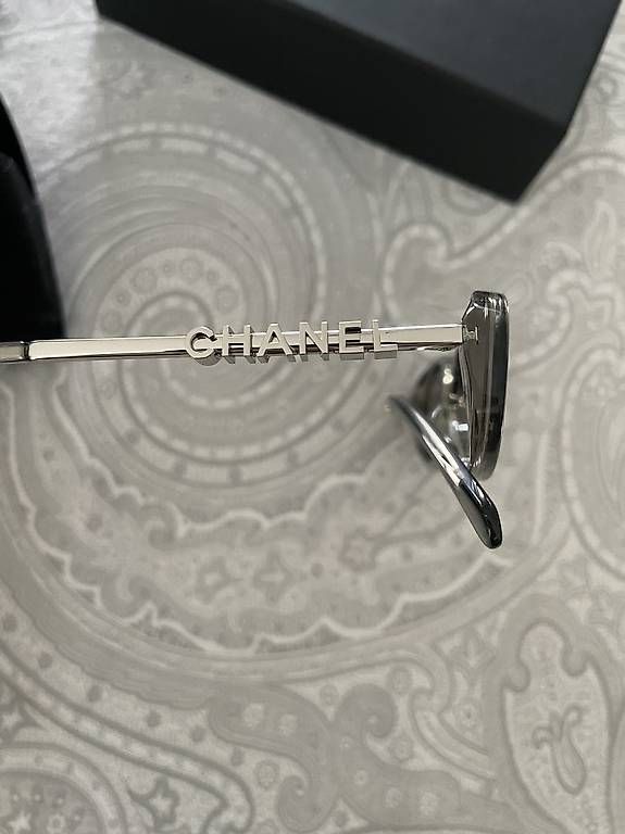 Altro in Decorazioni & Accessori: CHANEL CH5565 183687 54 – Nuovo e nell'imballaggio originale da Horgen venduto da con_p9pk 1