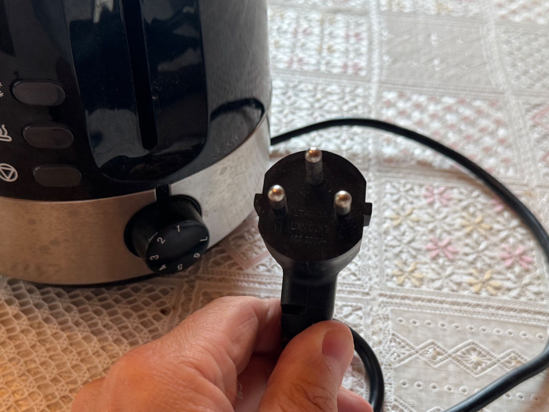 Elettrodomestici da cucina: Sharp Toaster Modell KZ-2S02 schwarz silber gebraucht – Usato da Winterthur venduto da sportdisco2 4