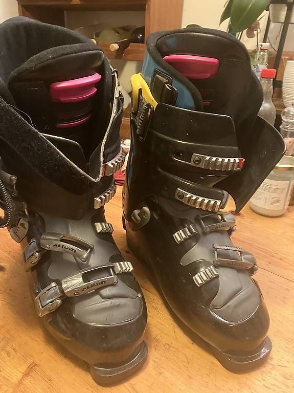 Chaussures hommes: Chaussures de ski Salomon - 41 à 42.5 – D'occasion à Genève par sbo_ks28 1