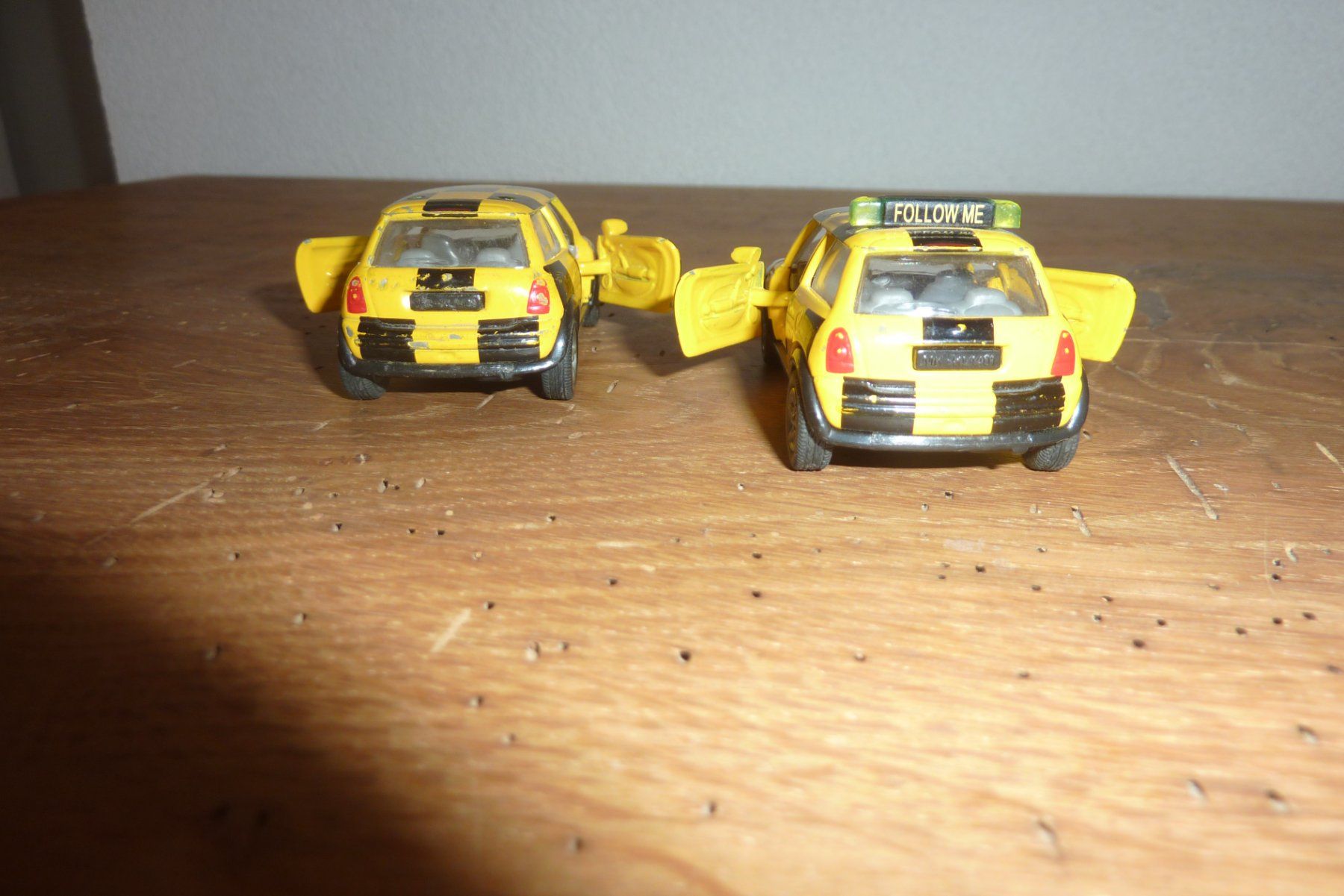 Giocattoli: Mini Cooper, 2 Spielautos, gelb, schwarz – Usato da Lausen venduto da akira003 2
