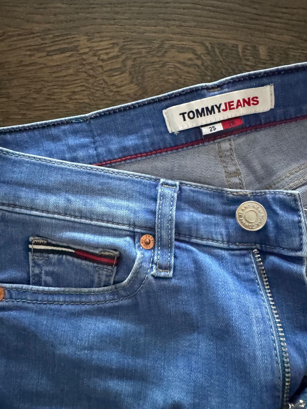 Tommy Hilfiger Jeans: Tommy Jeans – Gebraucht aus Birrwil von LuciLola 2