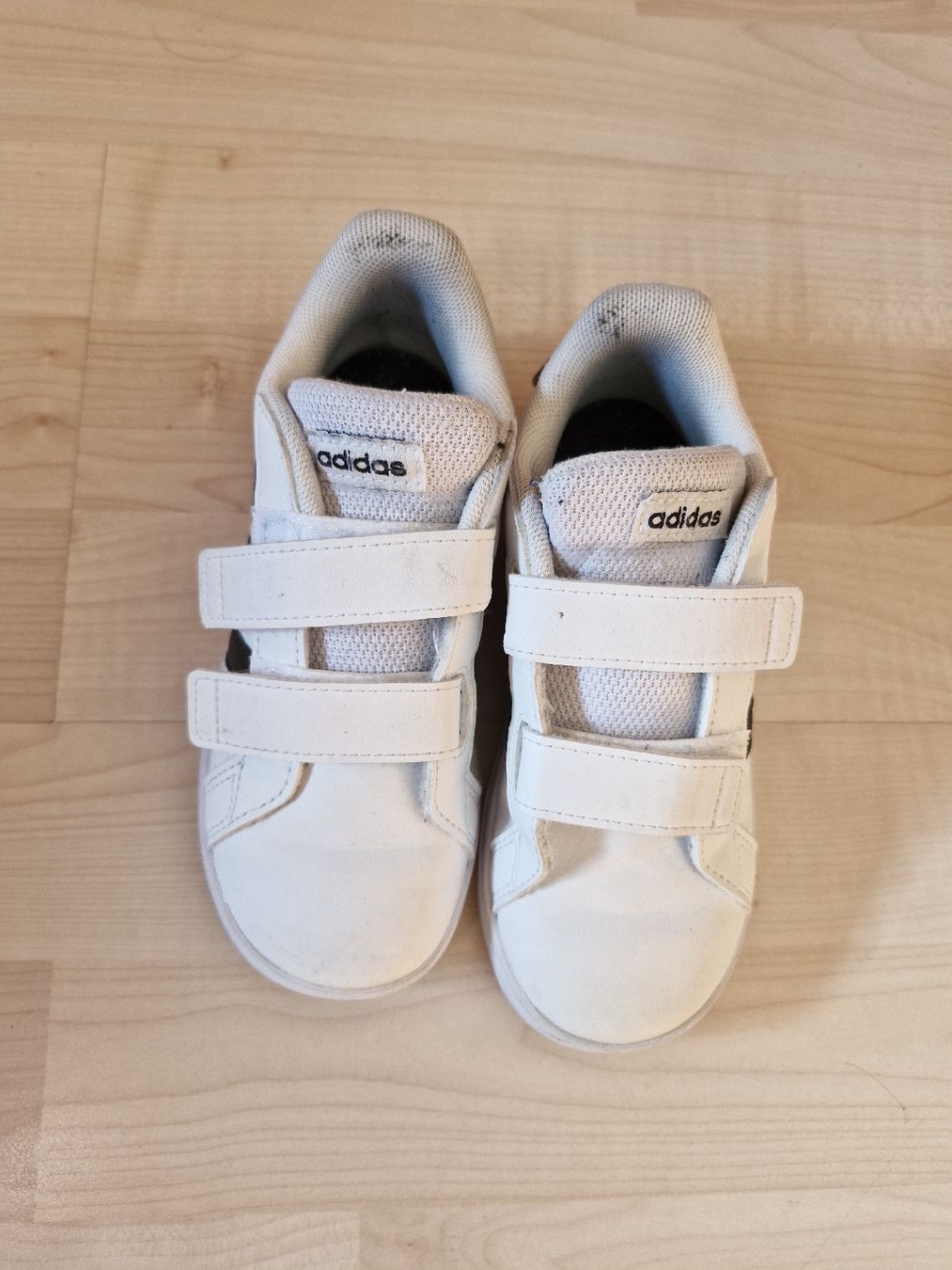 Adidas Scarpe per ragazzi: Turnschuhe Gr.27 – Usato da Disentis/Mustér venduto da epa_862v