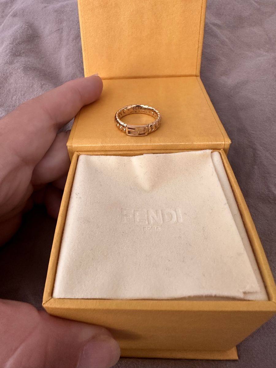 Fendi Anelli: Fendi Ring Gold mit Box – Usato da Winterthur venduto da yan_mzy9 3