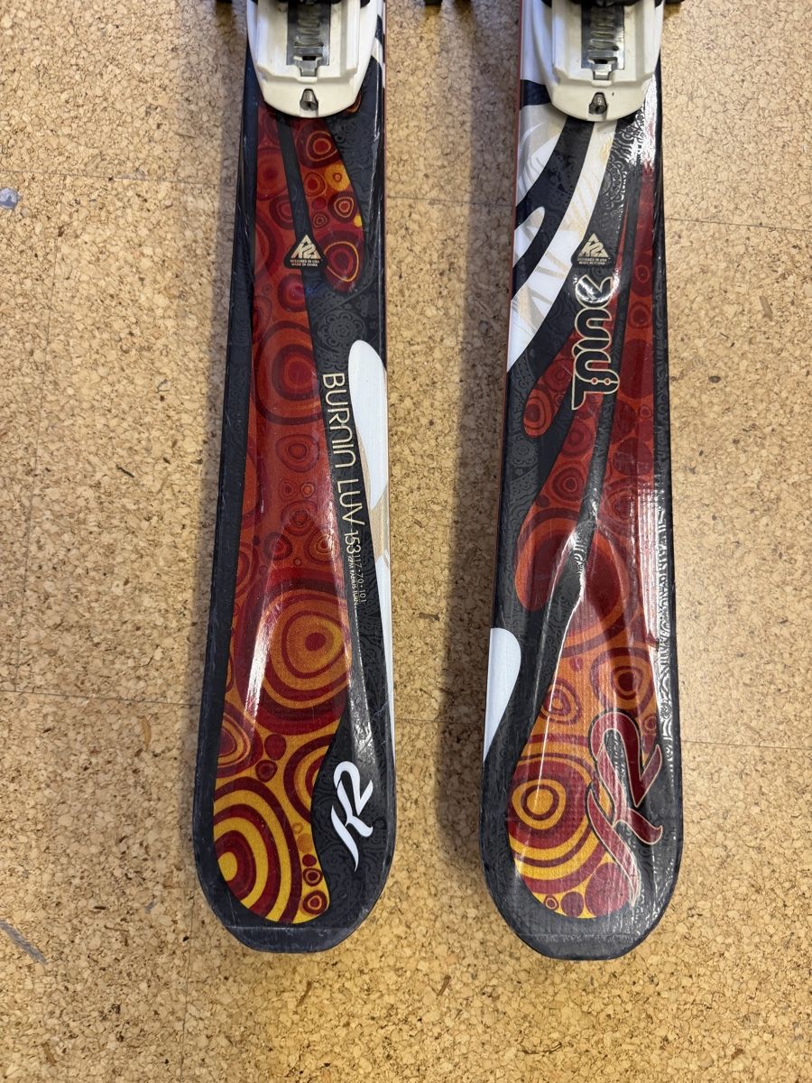 K2 Sci: K2 Burnin Luv 153 cm inkl. Bindung – Usato da Gurmels venduto da SwissShop21 3
