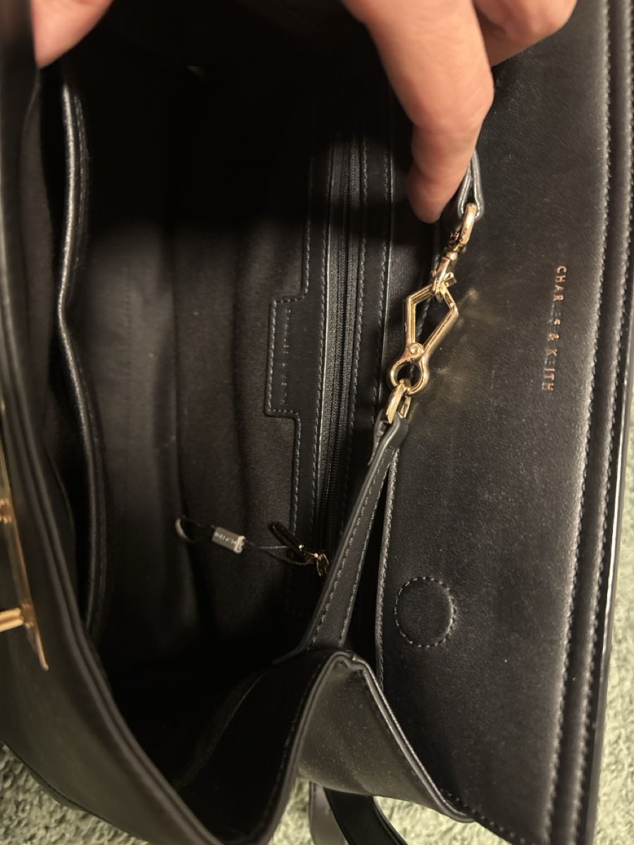 Borse da donna: Elegante Charles & Keith Handtasche, Schwarz – Usato da Dagmersellen venduto da Sloth24 1