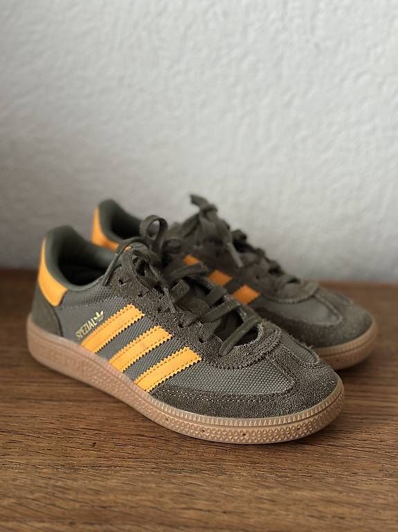 Herrenschuhe: Adidas Spezial Gr. 30 Sneaker  – Neu und originalverpackt aus Lyss von Angelahar