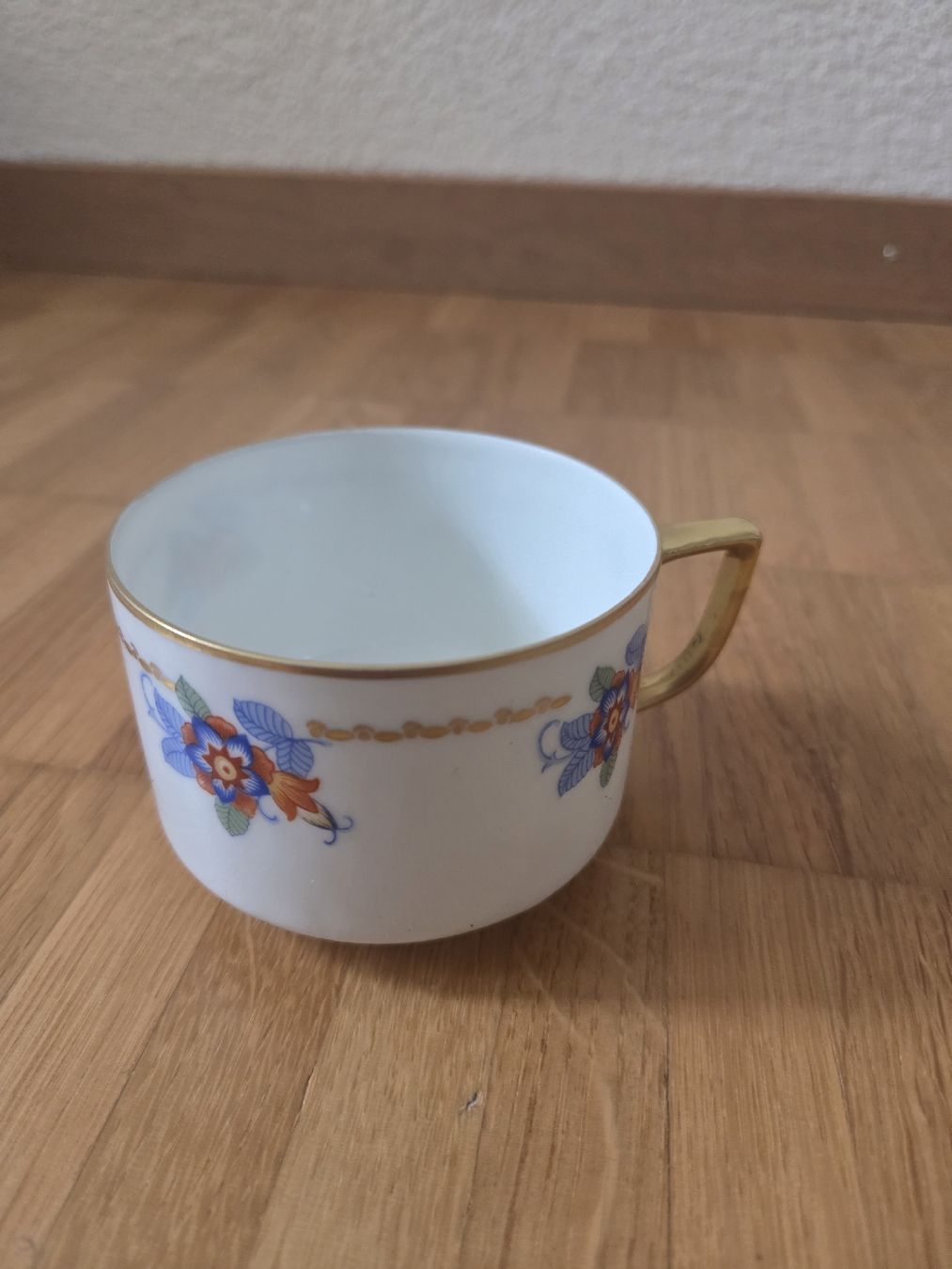 Set di piatti: Teetassen mit Untertassen – Usato da Zofingen venduto da jel_qns5