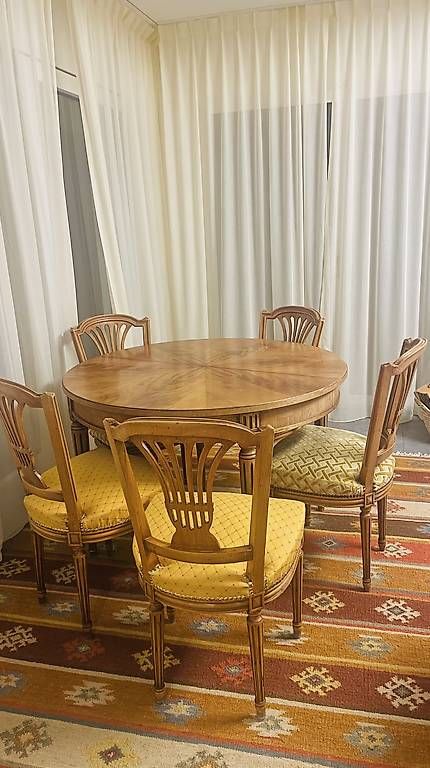 Set di tavolo e panche: Table de salle à manger massif Extensible avec 6 chaises – Usato da Bulle venduto da oko_9l6f 1