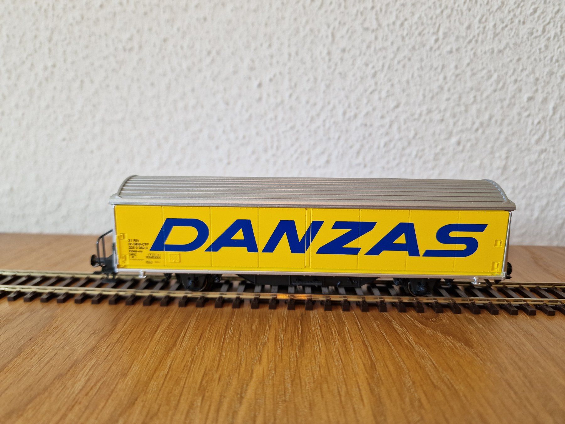 Märklin Modellini di ferrovie: SBB Danzas Güterwagen H0 – Usato da Matten b. Interlaken venduto da lor_hr9w
