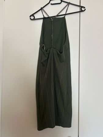 Damen Kleid olivgrün mit Kettendetail guter Zustand