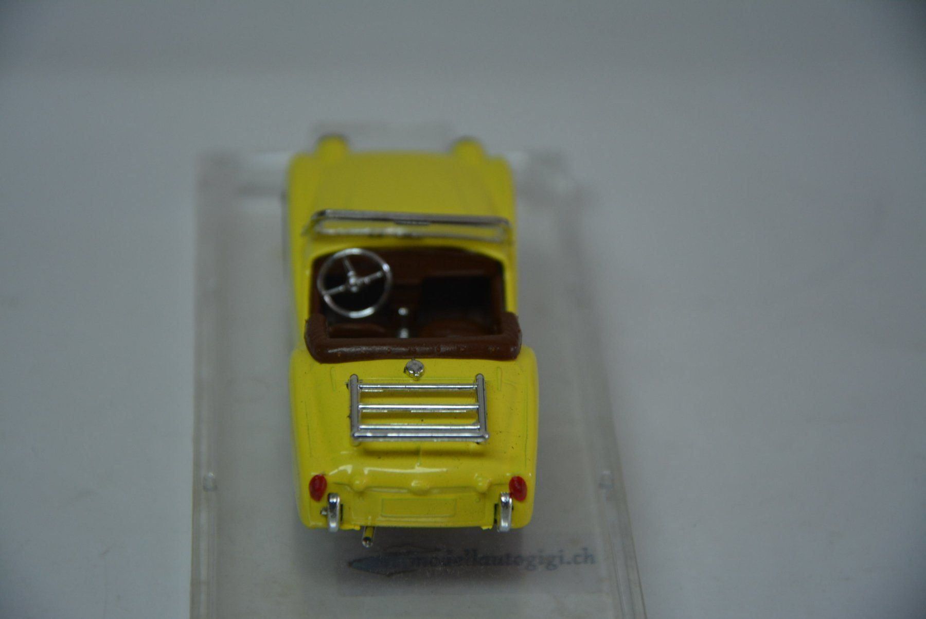 Triumph Modellini d'auto: Triumph TR3A 1958-61, Retro Vitese  1:43 – Nuovo e nell'imballaggio originale da Goldach venduto da Feivel9 7