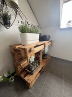 Palettenmöbel Regal für den Sommer – DIY Upcycling-Möbel 🌿