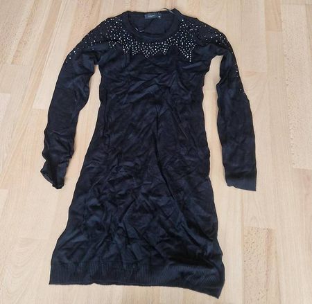 Kleid mit Strasssteinen