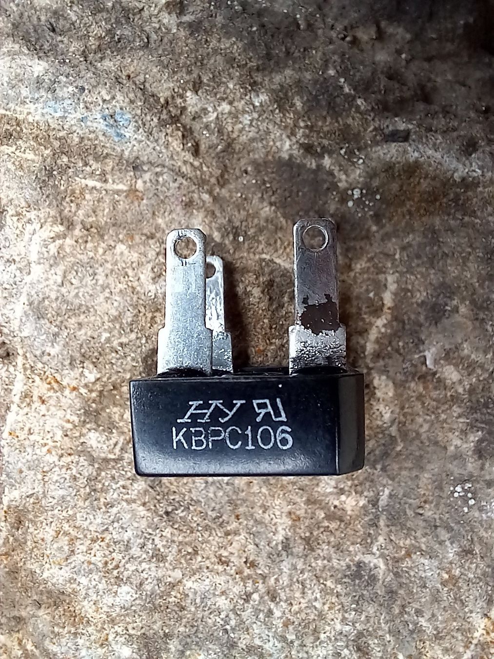 Componenti elettronici: 12 V Mini Relais – Usato da Achseten venduto da Wenggi