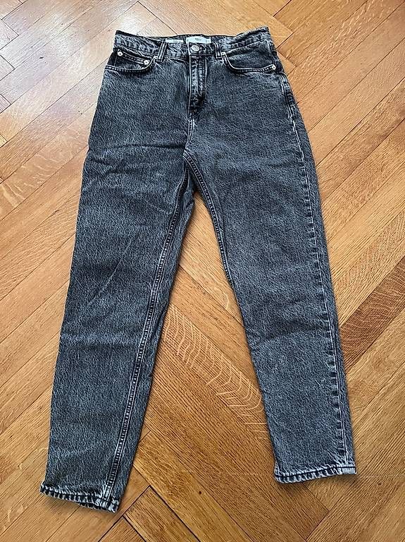 Jeans: Jeans gris, taille 36 – Usato da Lausanne venduto da sugarplumfairy