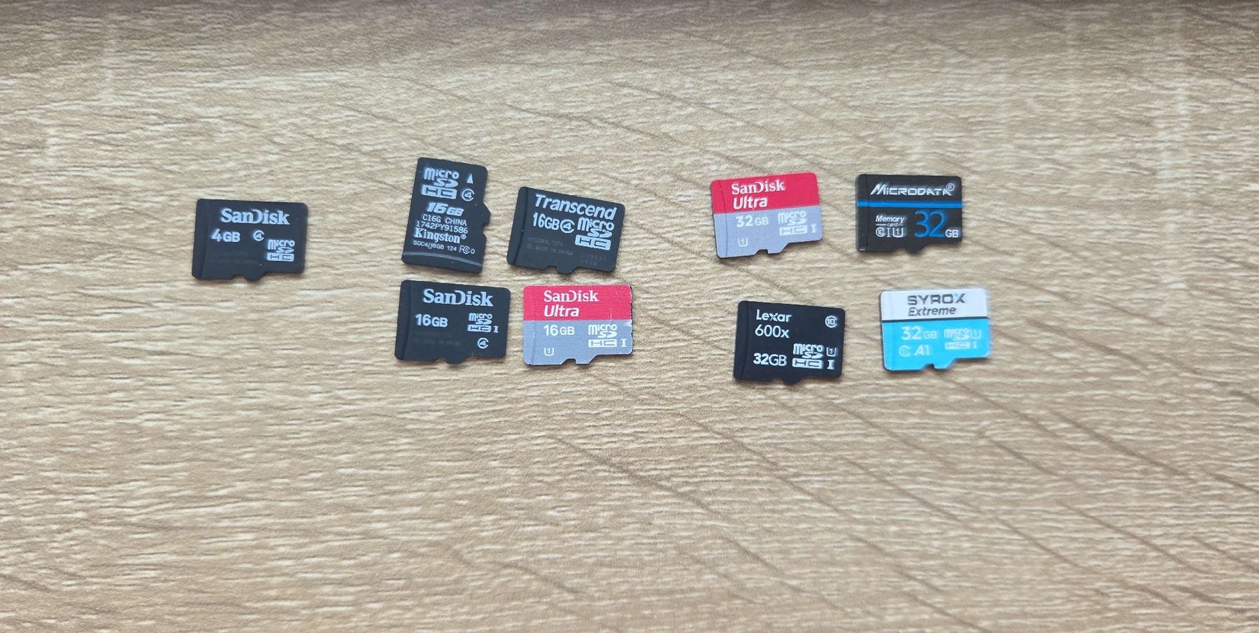 Schede di memoria: Cartes Micro SD diverses capacités utilisées – Usato da Bramois venduto da Djoule87