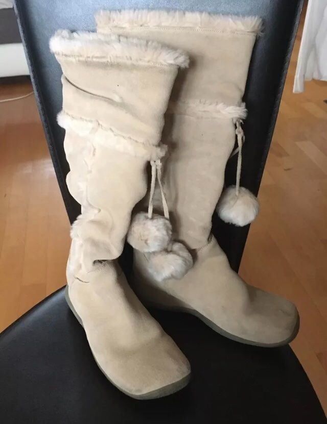 Schuhe für Mädchen: Bottes plates chaudes souple fourrées beige 36 – Gebraucht aus Genève von Libellule477