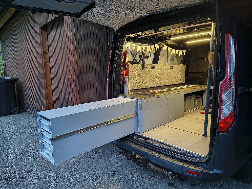 Autos: Verkaufe 3 Plätzer Bössli mit "flexiblem Schlafumbau" – Gebraucht aus Oberwangen b. Bern von davidberger95 2