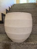 Blumentopf Keramik weiss gestreift groessere Groesse gut erh