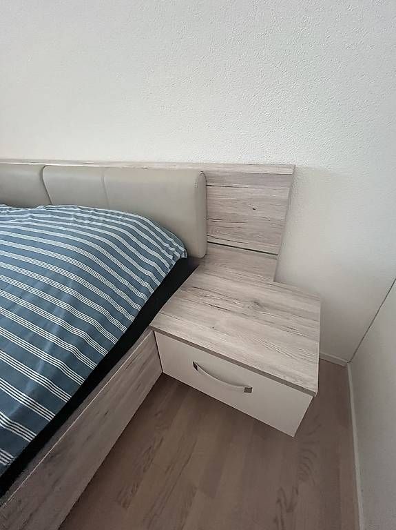 Letti: Schwebebett mit integrierten Nachttischen & Beleuchtung – Usato da Liestal venduto da Sed_r65z 1
