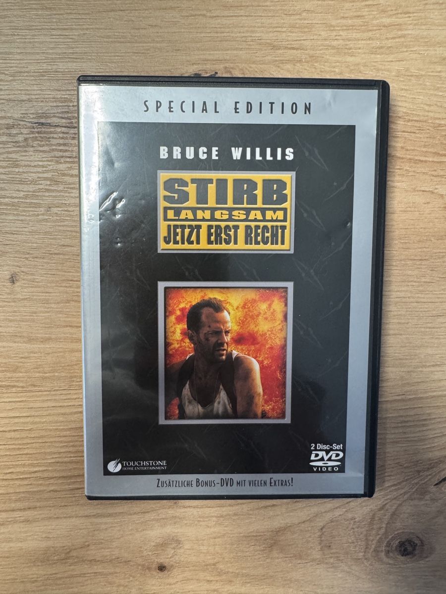 Tutti i DVDs: Bruce Willis: Stirb Langsam - Jetzt Erst Recht Special Ed. – Usato da Biberist venduto da etesummer