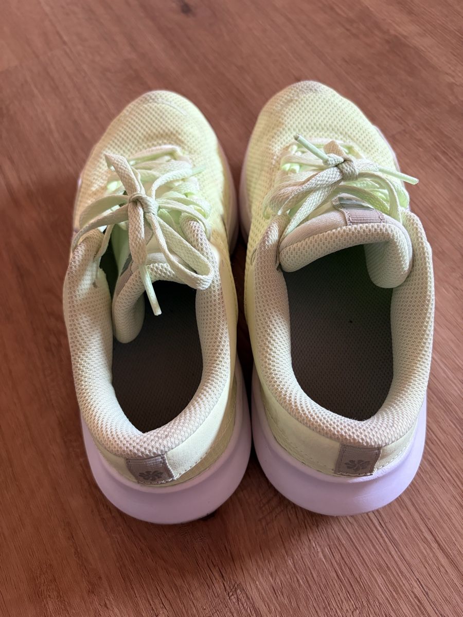 Nike Scarpe da donna: Nike Laufschuhe Gr. 36.5 – Usato da Lützelflüh-Goldbach venduto da Jungle_Julia 2