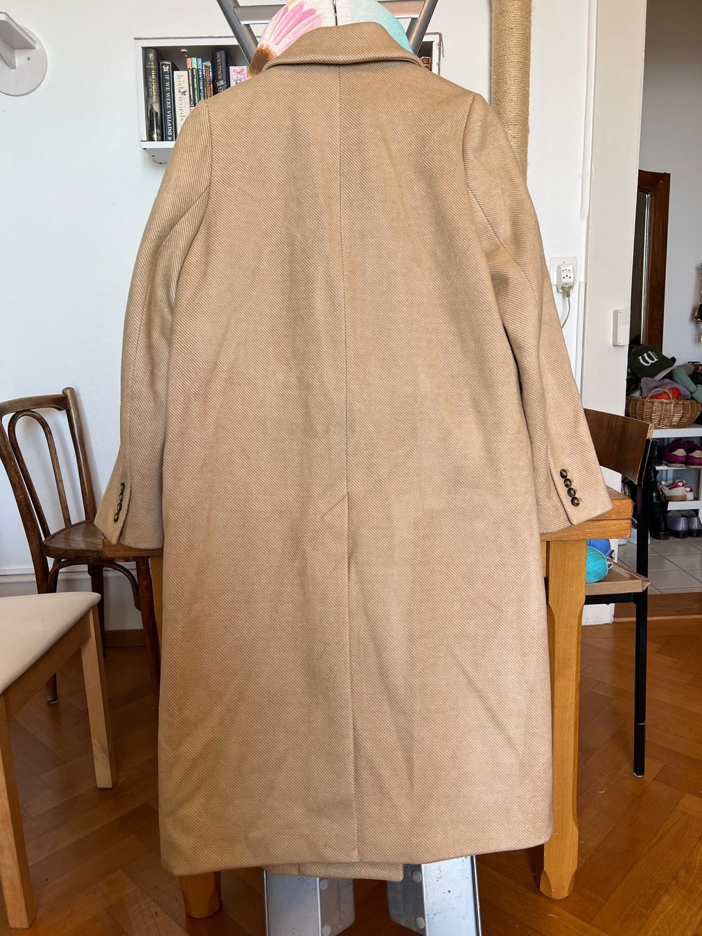H&M Cappotti: Long manteau beige H&M 38 – Usato da Neuchâtel venduto da Thesebootsaremadeforwalking 3