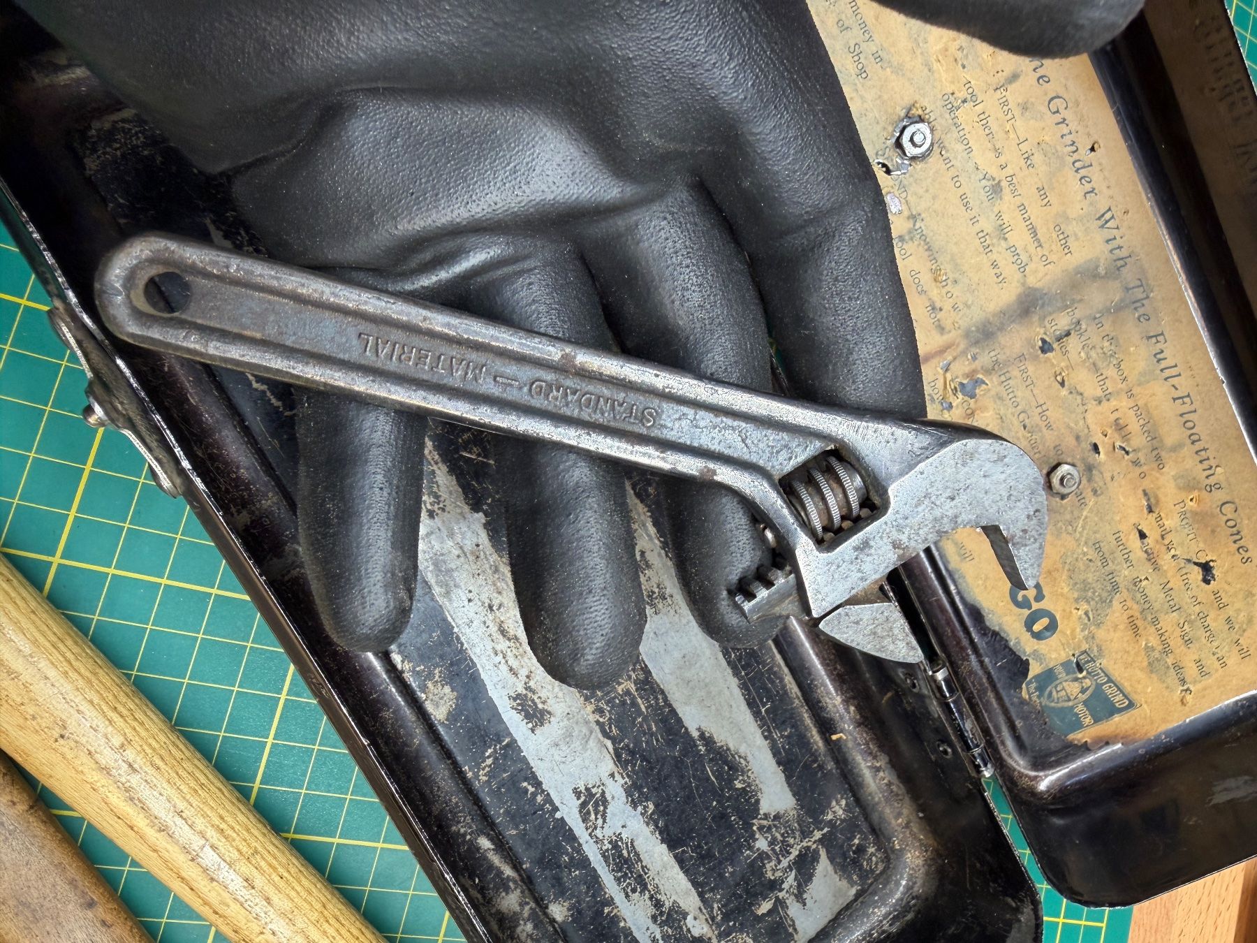Tutti gli attrezzi: Vintage  Werkzeugkasten mit hammer – Usato da Niederhasli venduto da swissbrocki 6