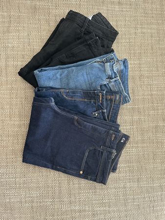 5 Damenjeans Gr. 42–C&A–2 Schwarz, 2 Dunkelblau, 1 Hellblau