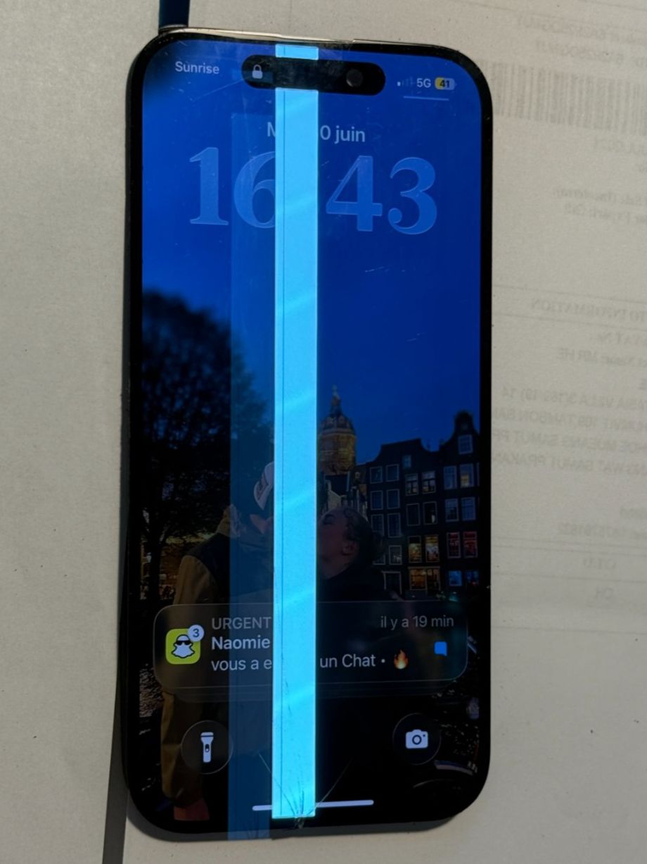 Apple Handys / Smartphones: Écran original iPhone 15 partiellement abîmé – Defekt aus Morges von DA-repa