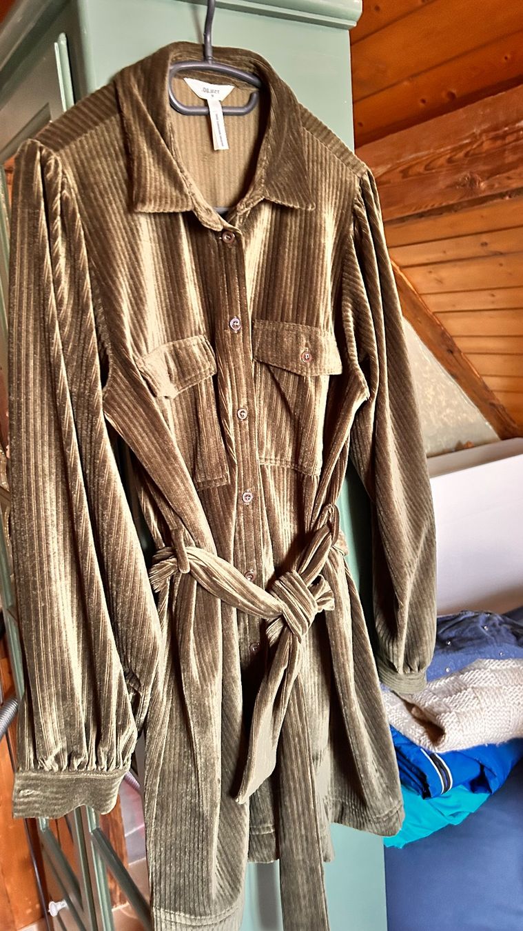 Blusen: Samtkleid/Bluse M olivgrün – Gebraucht aus Schwyz von Maerzetuepfli 2