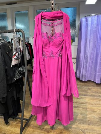 Elegantes Abendkleid mit Stola