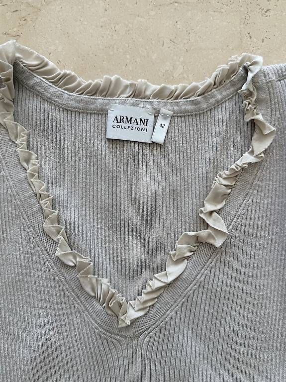 Armani T-shirt: Armani Collezioni maglia – Usato da Viganello venduto da Paulinegis 1