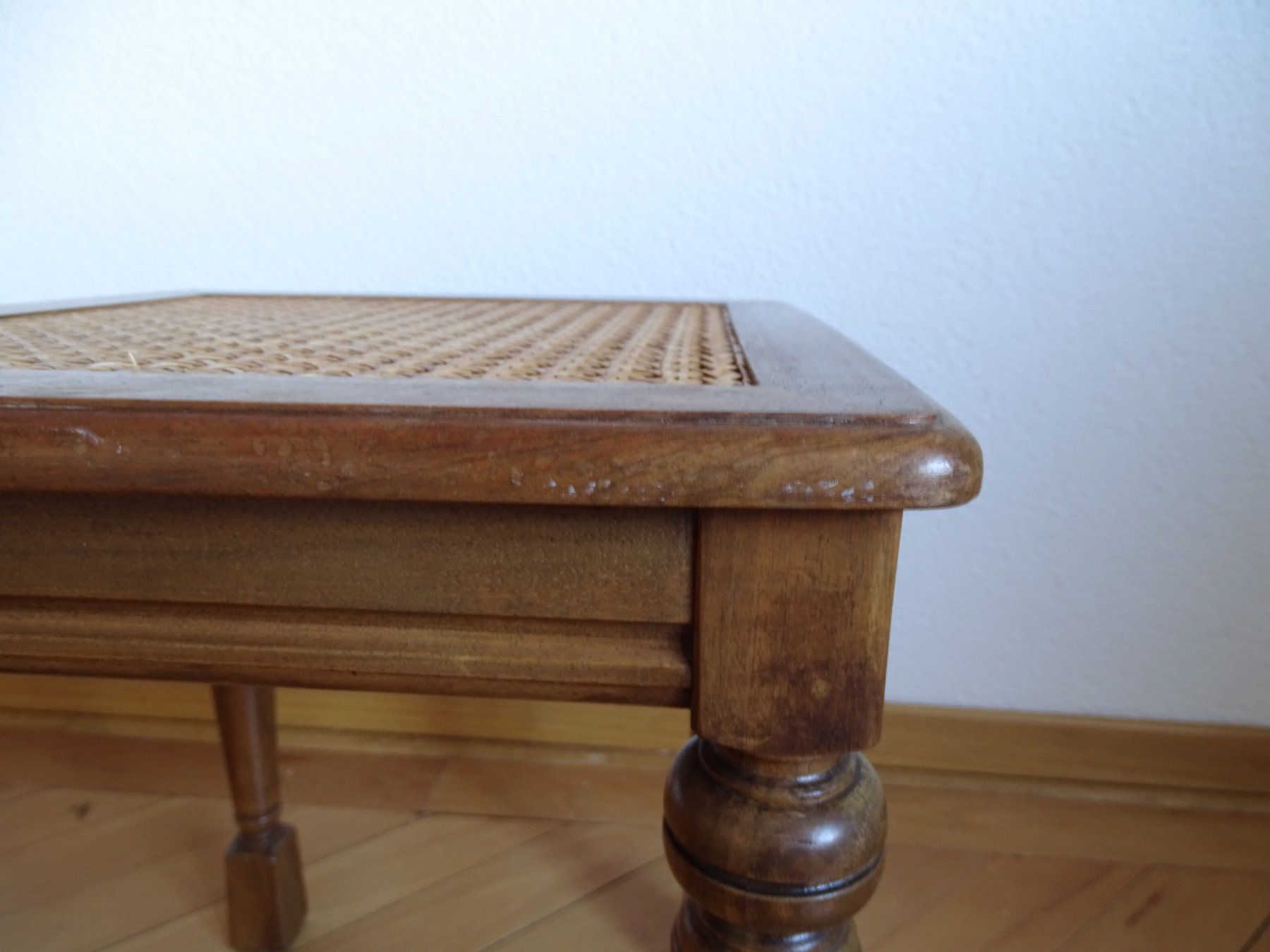Sgabelli: Vintage Holz-Hocker mit Rattan-Geflecht – Usato da Solothurn venduto da hli_n69n 7