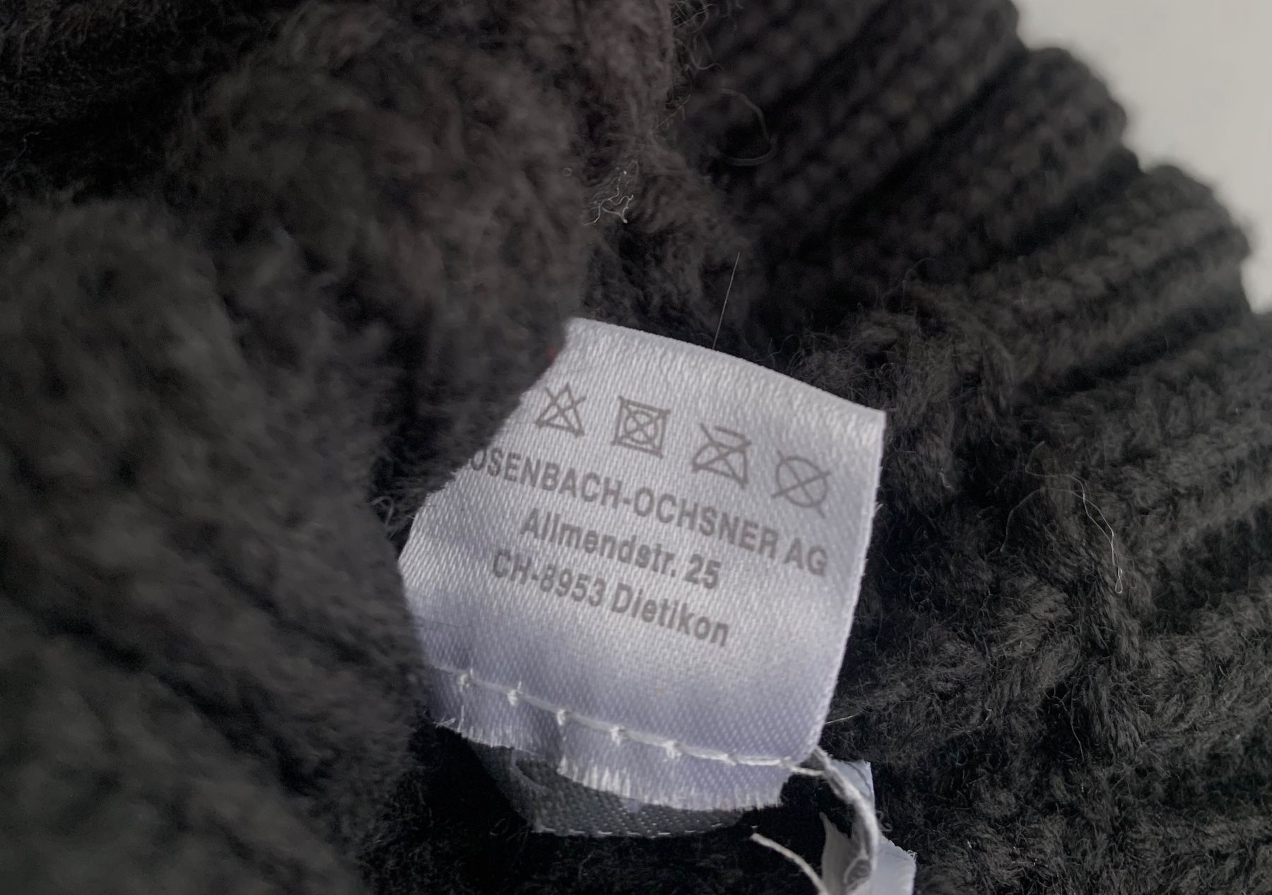 Hüte, Mützen & Caps: Schwarze Strickmütze mit Bommel Pesaro – Gebraucht aus Bern von Fraeuleinhonig 7