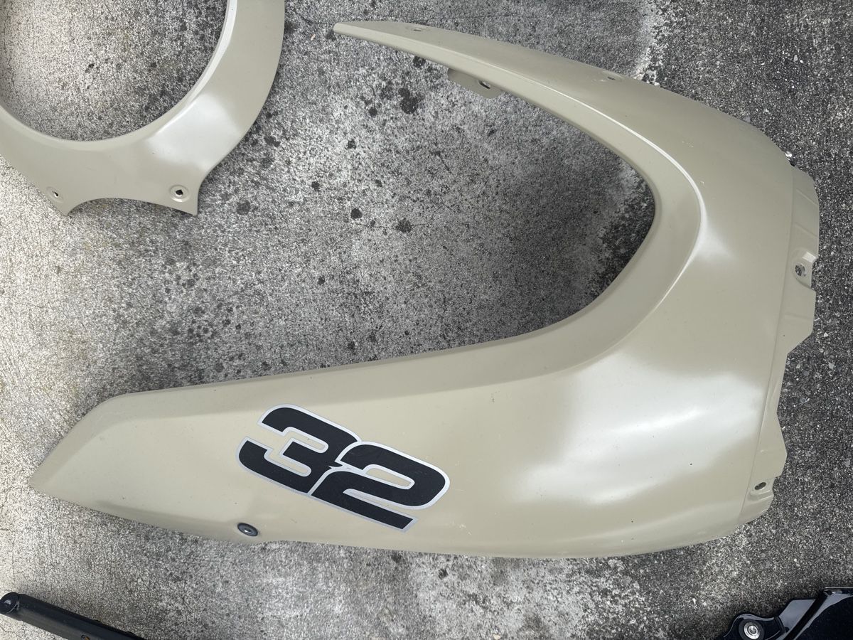 BMW Tutti i ricambio per moto: Frontverkleidung BMW R-NineT Racer – Usato da Brüttisellen venduto da Hilpi8306 5
