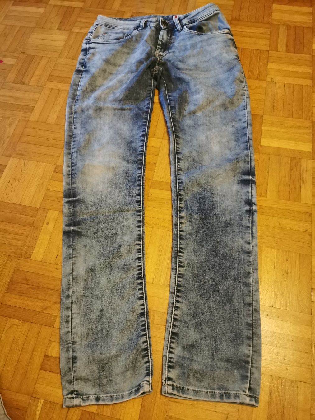 Jeans: 2 Jeans Gr. 31/33 – Usato da Basel venduto da Roundtrip 1