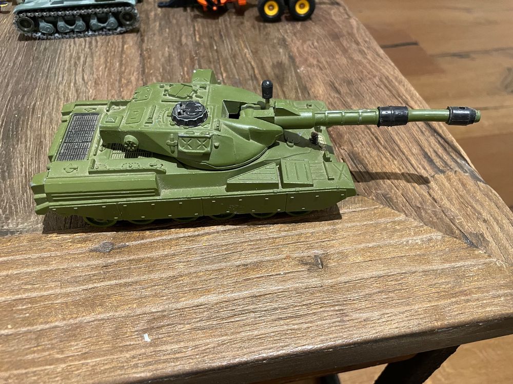 Dinky TOYS CHIEFTAIN TANK (Gebraucht) in Zürich für CHF 9 - mit