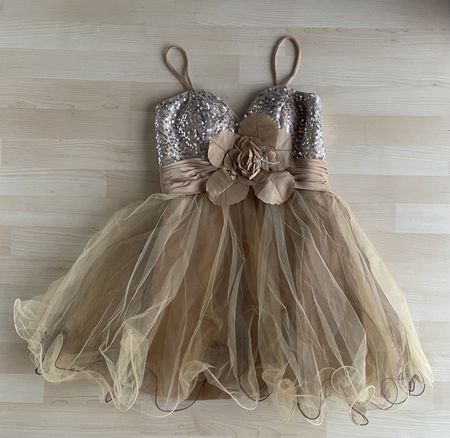 Robe cocktail / demoiselle d'honneur en tulle dorée