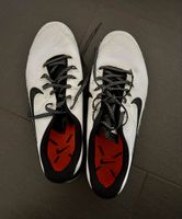 Nike Metcon 4 training shoes in a white and black colorway